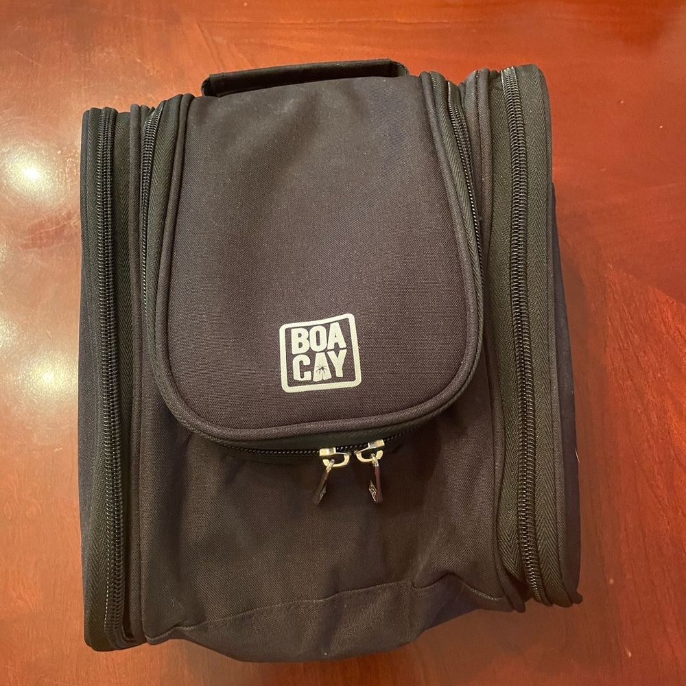 Boa cay hanging toiletry
